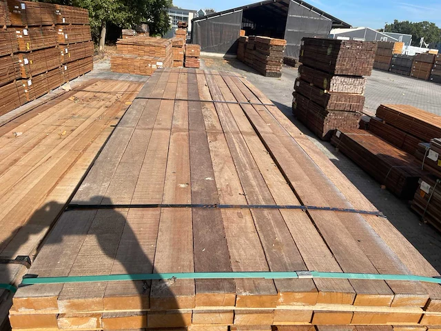 Guyana teak regels fijnbezaagd 3350x80x33mm (99x) - afbeelding 3 van  3