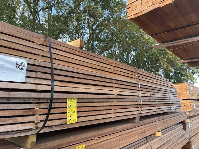 Guyana teak regels fijnbezaagd 3650-4000x50x31mm (84x) - afbeelding 3 van  3