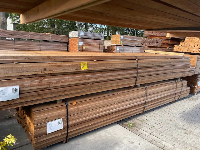 Guyana teak regels fijnbezaagd 4600-5200x80x31mm (204x) - afbeelding 2 van  3