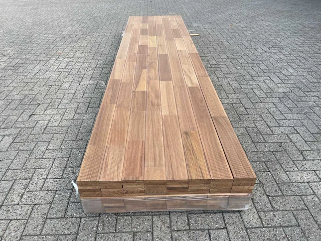 Guyana teak vlonderplanken geschaafd gevingerlast 4000x120x21mm (42x) - afbeelding 1 van  3