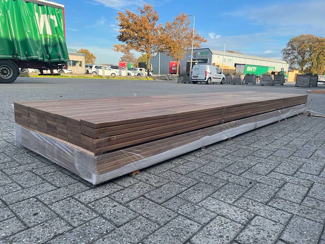 Guyana teak vlonderplanken geschaafd gevingerlast 4000x120x21mm (42x) - afbeelding 2 van  3