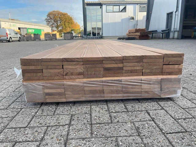 Guyana teak vlonderplanken geschaafd gevingerlast 4000x120x21mm (42x) - afbeelding 3 van  3