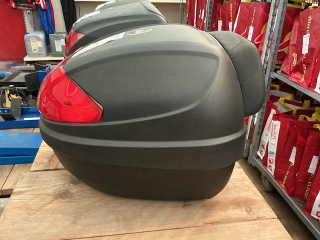 Gvi scooter/ vespa topkoffer - afbeelding 2 van  2