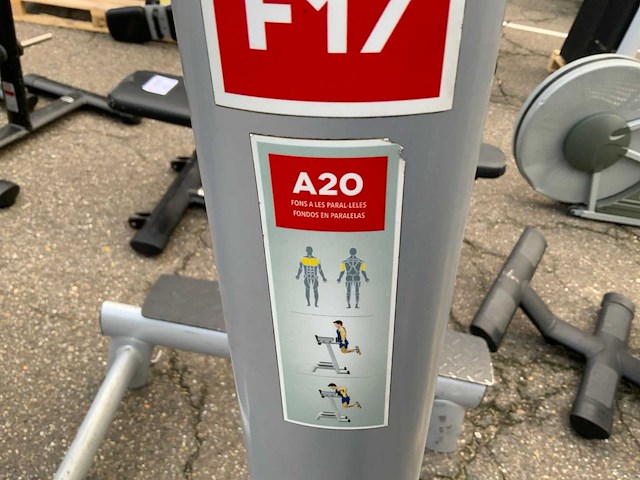 Gym80 legraise/dip machine krachtstation - afbeelding 4 van  5