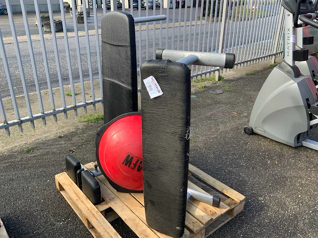 Gym80 signum abominal en flat bench krachtstation - afbeelding 1 van  4