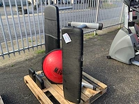 Gym80 signum abominal en flat bench krachtstation