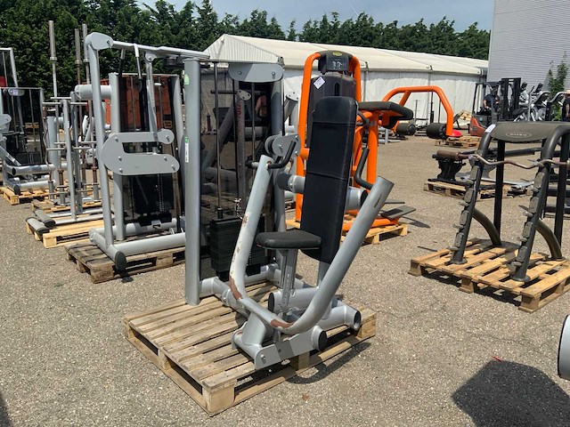 Gym80 signum chestpress krachtstation - afbeelding 1 van  5