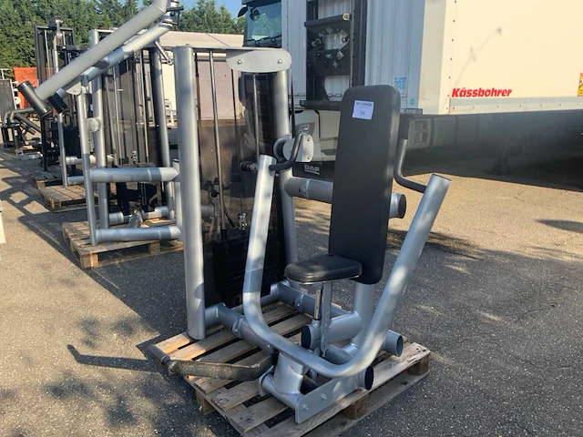 Gym80 signum chestpress krachtstation - afbeelding 1 van  6