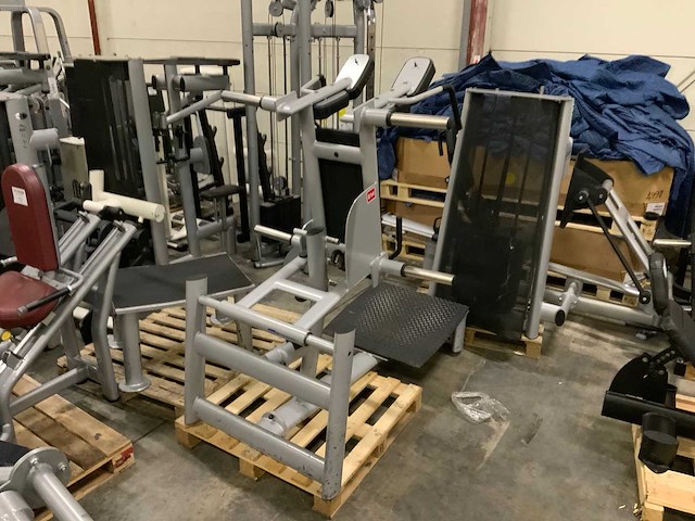 Gym80 signum hack squat krachtstation - afbeelding 4 van  5