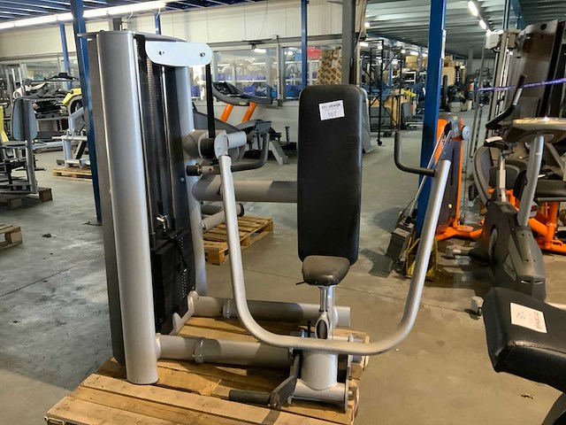 Gym80 signum kick back chestpress krachtstation - afbeelding 1 van  6