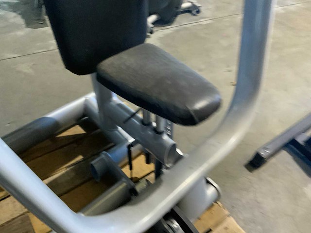 Gym80 signum kick back chestpress krachtstation - afbeelding 3 van  6