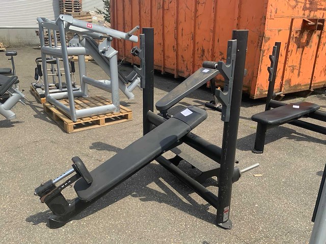 Gym80 signum olympische incline bench krachtstation - afbeelding 1 van  4