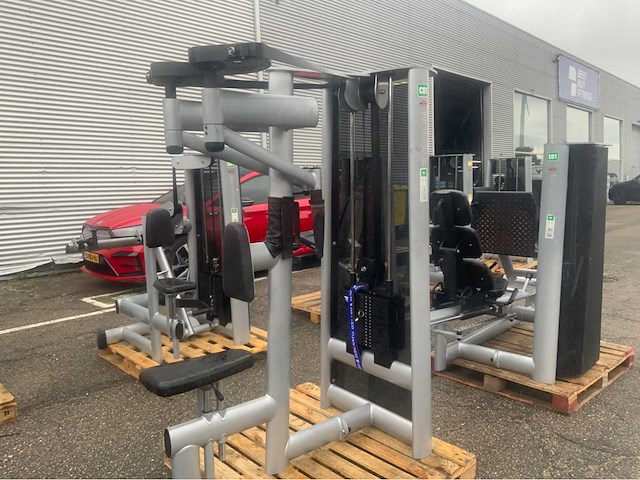 Gym80 signum pec deck rear delt krachtstation - afbeelding 3 van  5
