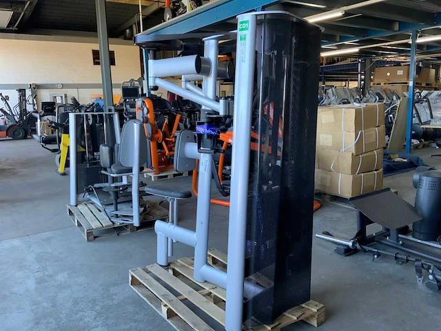 Gym80 signum pec deck rear delt krachtstation - afbeelding 6 van  6
