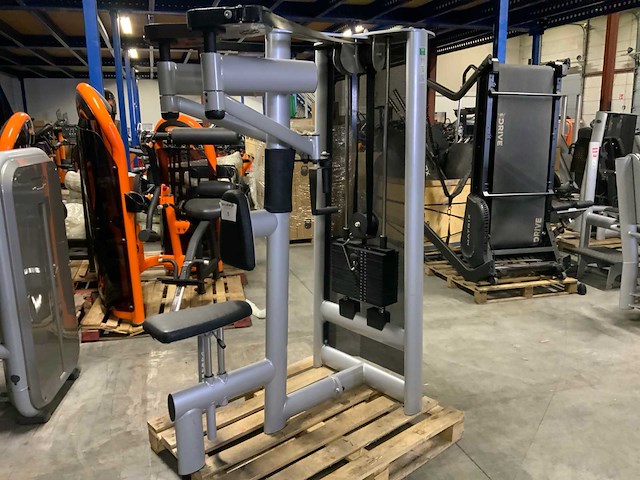 Gym80 signum pec fly rear delt krachtstation - afbeelding 1 van  4