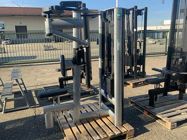 Gym80 signum pecfly rear delt krachtstation - afbeelding 1 van  5