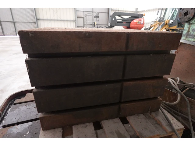 Haakse metalen werktafel - afbeelding 3 van  4