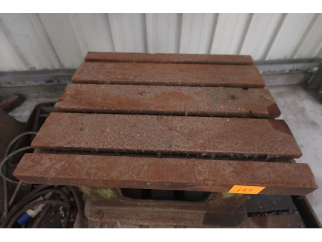 Haakse metalen werktafel - afbeelding 4 van  4