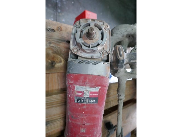 Haakse slijper milwaukee + mortelmixer hikoki - afbeelding 3 van  6