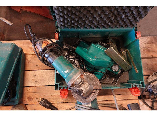 Haakse slijper + schuurmachine makita - afbeelding 1 van  3