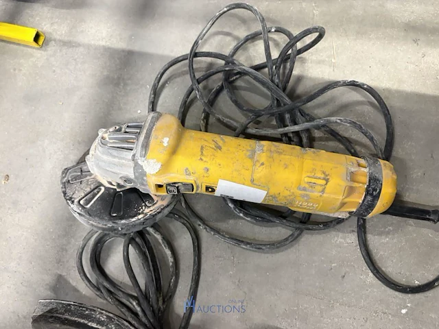 Haakse slijpmachine dewalt dwe4207 - afbeelding 2 van  3