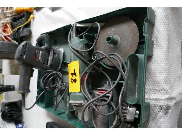 Haakse slijpmolen bosch + excentrische schuurmachine - afbeelding 1 van  5