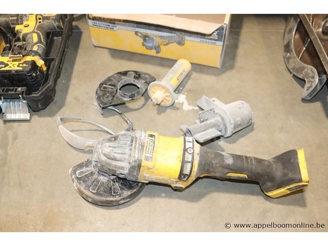Haakse slijptol dewalt dcg41 zonder batterij - afbeelding 2 van  4
