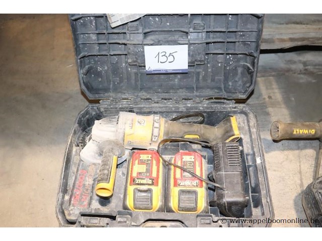 Haakse slijptol dewalt dcg414 vv oplader en batterijen - afbeelding 1 van  4