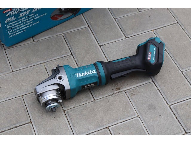 Haakseslijper makita ga038g 40v in doos nieuw - afbeelding 1 van  1