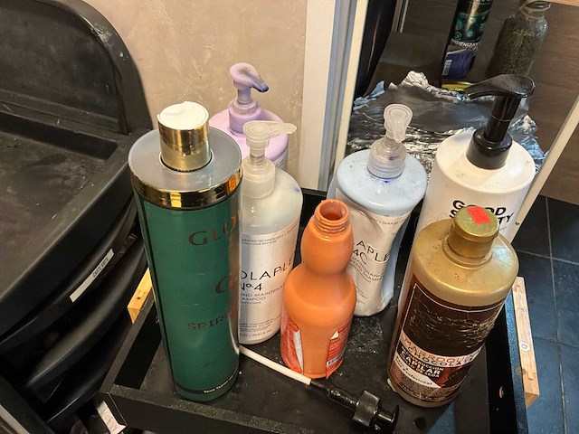 Haarverzorging - set verzorgingsproducten en professionele kleuring - afbeelding 5 van  17