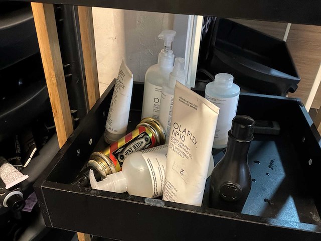 Haarverzorging - set verzorgingsproducten en professionele kleuring - afbeelding 7 van  17