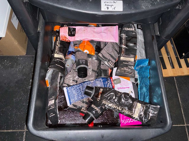 Haarverzorging - set verzorgingsproducten en professionele kleuring - afbeelding 14 van  17