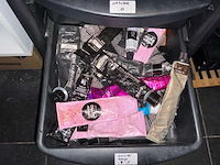 Haarverzorging - set verzorgingsproducten en professionele kleuring - afbeelding 15 van  17