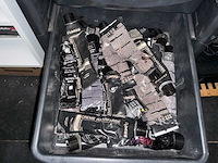 Haarverzorging - set verzorgingsproducten en professionele kleuring - afbeelding 16 van  17