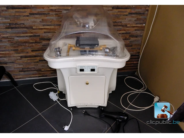 Haarverzorgingssalon met haardroger - afbeelding 1 van  8