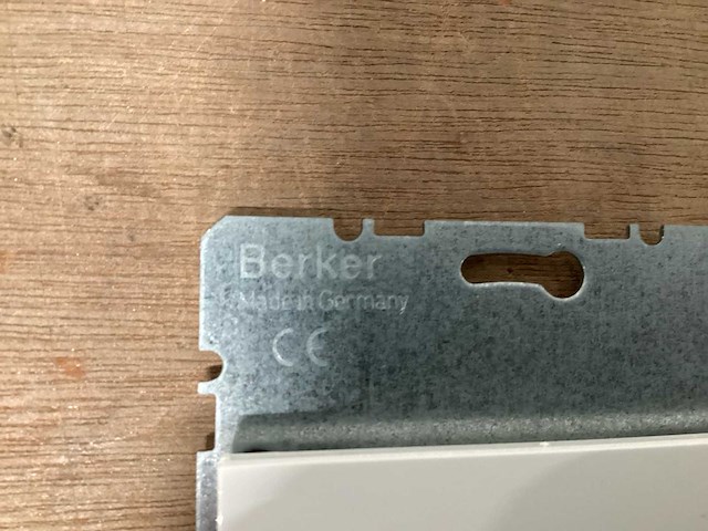 Hager berker k.1 blindplaat (59x) - afbeelding 2 van  2