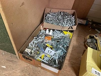 Haken nagels schroeven hoek verbinders