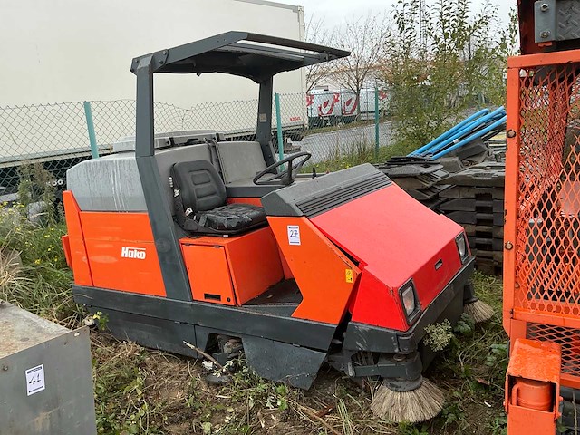 Hako hakomatic 1500b zelfrijdende veegmachine - afbeelding 2 van  5