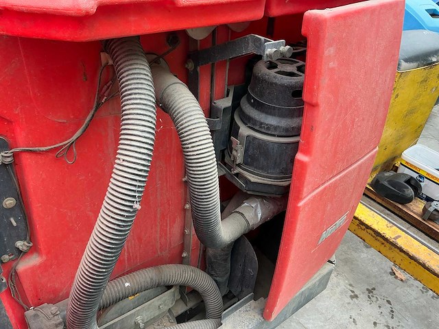 Hako hakomatic b1100 zelfrijdende veegmachine - afbeelding 6 van  10