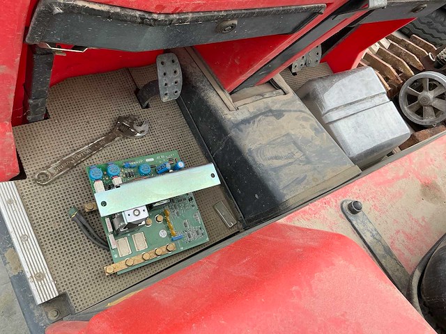 Hako hakomatic b1100 zelfrijdende veegmachine - afbeelding 10 van  10