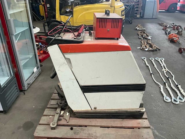 Hako hakomatic b53 veegmachine - afbeelding 4 van  9