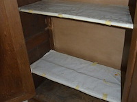 Halfhoge oude kast 2 deuren 1 lade afm. 110x52x163, houten kastje 1 deur afm. 50x47x85, 3-delige woordenboek van dale, borstbeeld - afbeelding 2 van  12