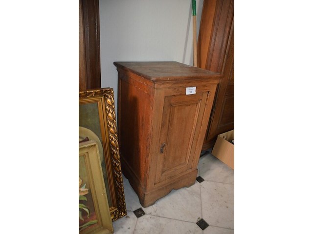 Halfhoge oude kast 2 deuren 1 lade afm. 110x52x163, houten kastje 1 deur afm. 50x47x85, 3-delige woordenboek van dale, borstbeeld - afbeelding 8 van  12