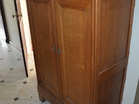 Halfhoge oude kast 2 deuren 1 lade afm. 110x52x163, houten kastje 1 deur afm. 50x47x85, 3-delige woordenboek van dale, borstbeeld - afbeelding 10 van  12