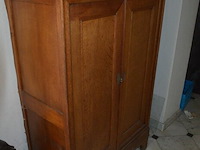 Halfhoge oude kast 2 deuren 1 lade afm. 110x52x163, houten kastje 1 deur afm. 50x47x85, 3-delige woordenboek van dale, borstbeeld - afbeelding 11 van  12