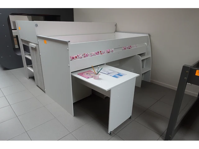 Halfhoogslaper upside down met bureau - afbeelding 1 van  7