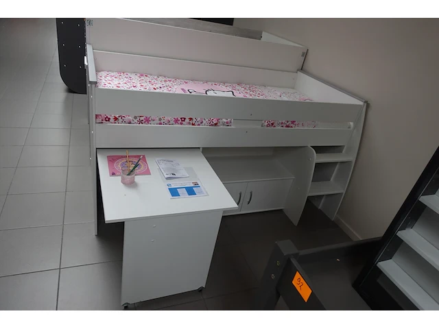 Halfhoogslaper upside down met bureau - afbeelding 2 van  7