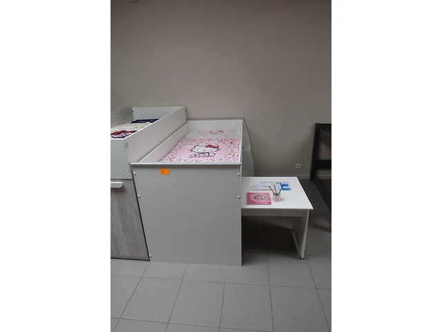 Halfhoogslaper upside down met bureau - afbeelding 4 van  7