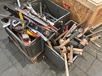 Hamers, niveaus, tangen, moersleutels, … - afbeelding 5 van  5