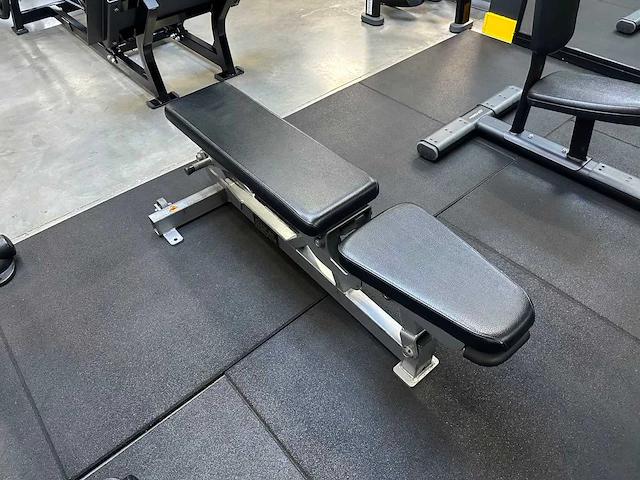 Hammer strength bench krachtstation - afbeelding 1 van  2